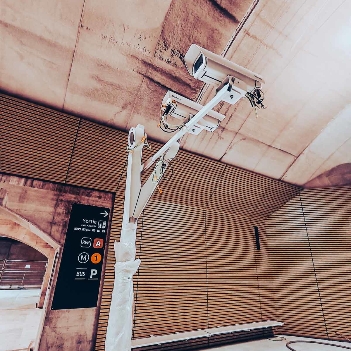 Quai gare SNCF vidéo surveillance